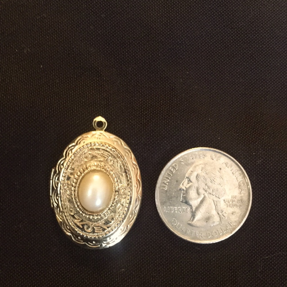 Antique gold plated Memento Mori locket w faux Pearl. Yr 1918